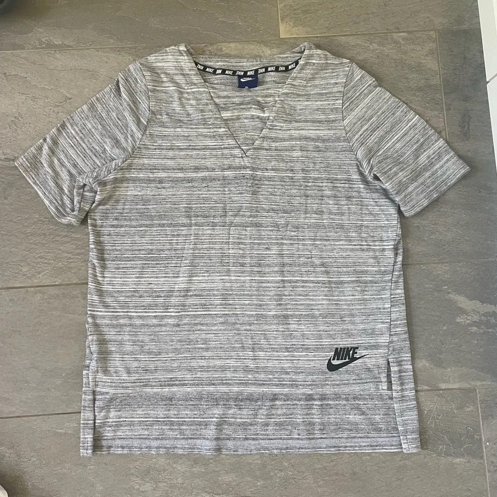 Nike short sleeve heathered gray tee medium